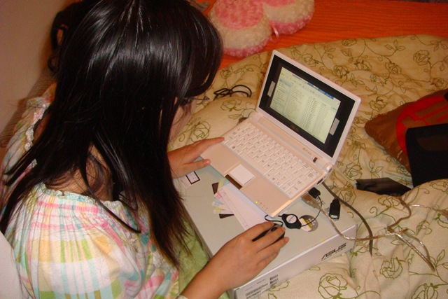 买了预装红旗Linux操作系统的华硕Eee PC笔记本